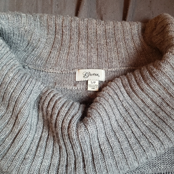 3 for 20! Guess sweater dress - Picture 2 of 3